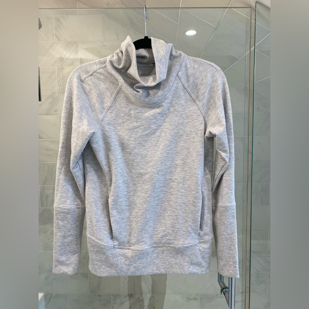 Lululemon Size 2 Pullover Sweatshirt Grey